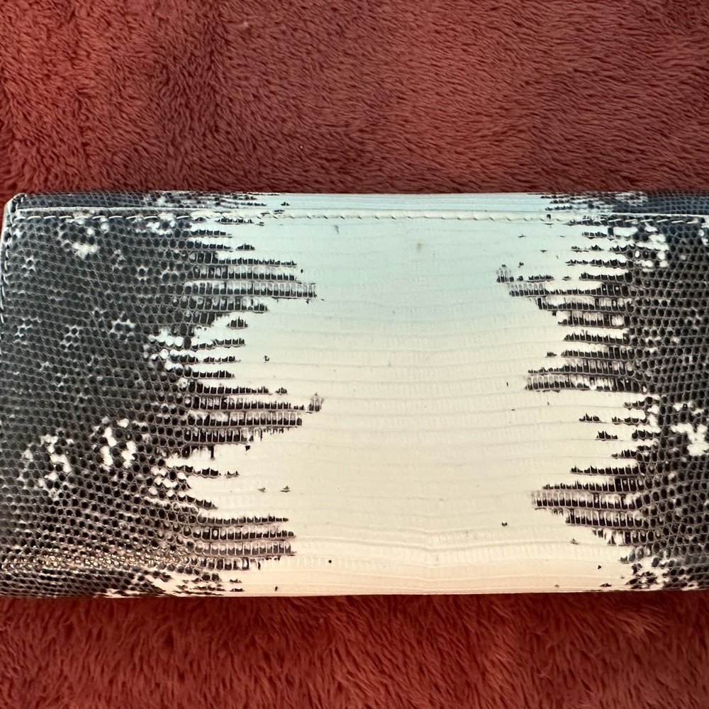 Wallet leather.